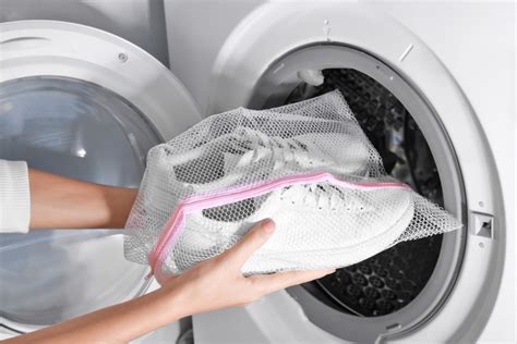 can you wash sneakers in the washing machine